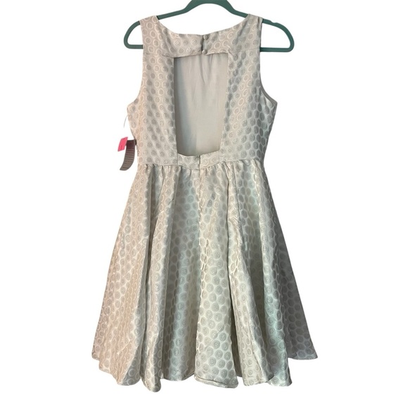Betsey Johnson white and sliver mini dress. Size 8 - Picture 3 of 8